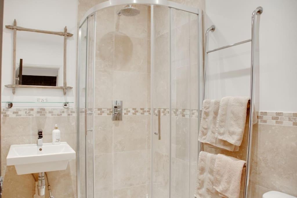 Princes Villa - Large Fully Self Contained Flat, 5 Minutes From The Sea Hastings Eksteriør billede