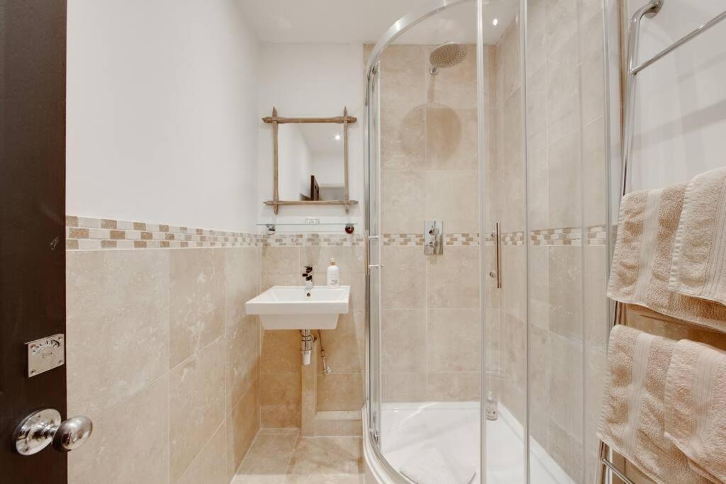 Princes Villa - Large Fully Self Contained Flat, 5 Minutes From The Sea Hastings Eksteriør billede